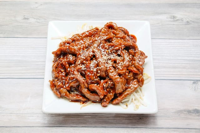 Sesame beef / 芝麻牛肉.
