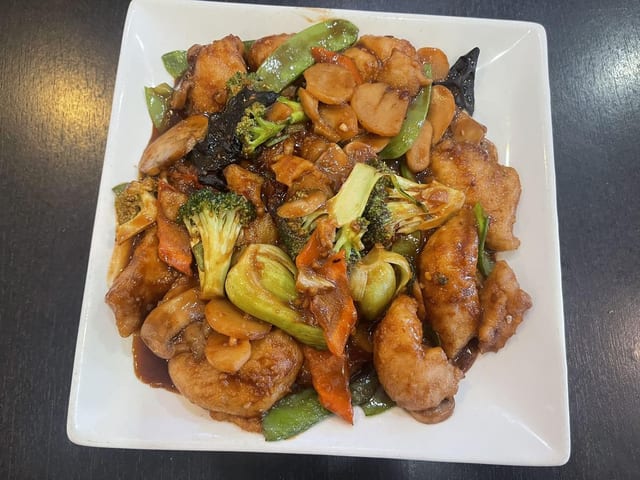 Sliced fish with garlic sauce (lunch) / 鱼香鱼片(午).
