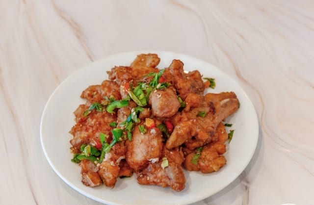 Spicy salt & pepper pork chop / 椒盐肉排.