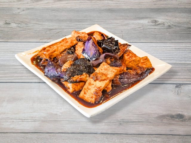 Stir-fried eggplants with fried tofu (lunch) / 茄子豆腐(午).
