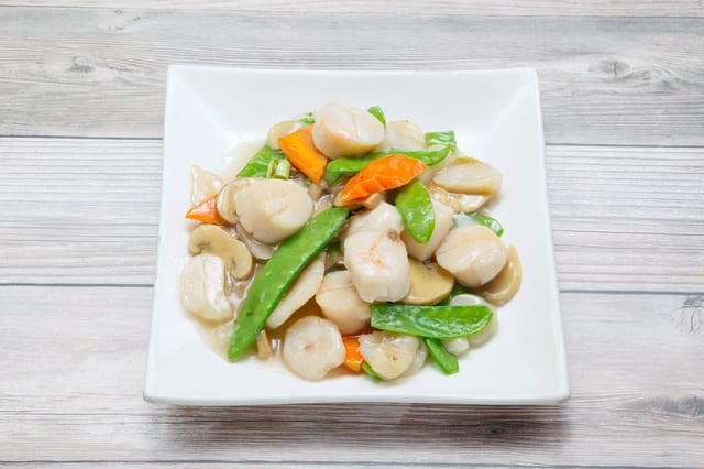 Scallops with garlic sauce / 鱼香干贝.