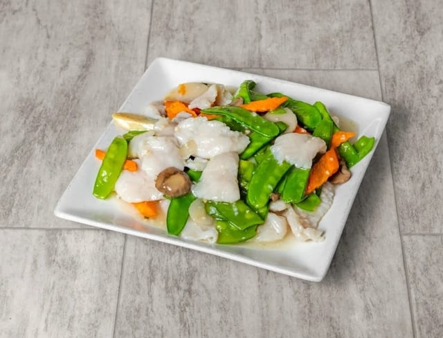 Sautéed sliced fish / 清炒鱼片.