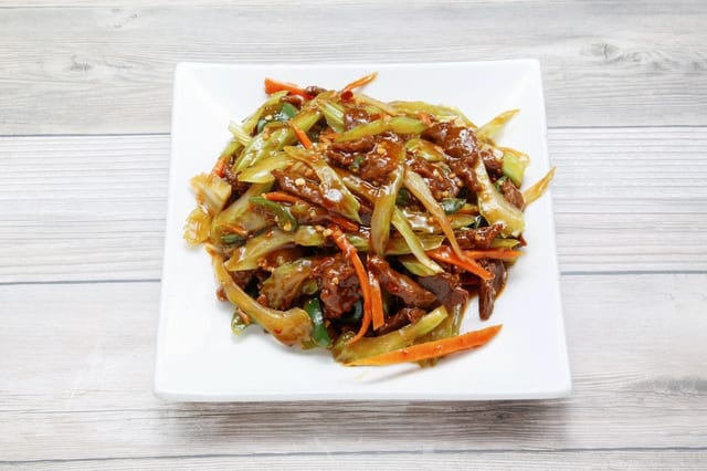 Hot & spicy shredded beef (lunch) / 干烧牛肉丝(午.